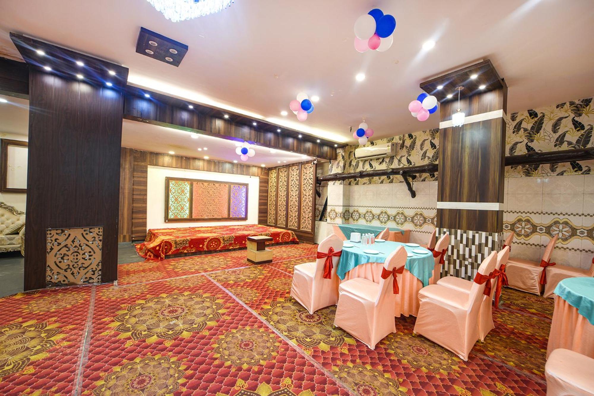 Hotel Gracious Ґурґаон Екстер'єр фото