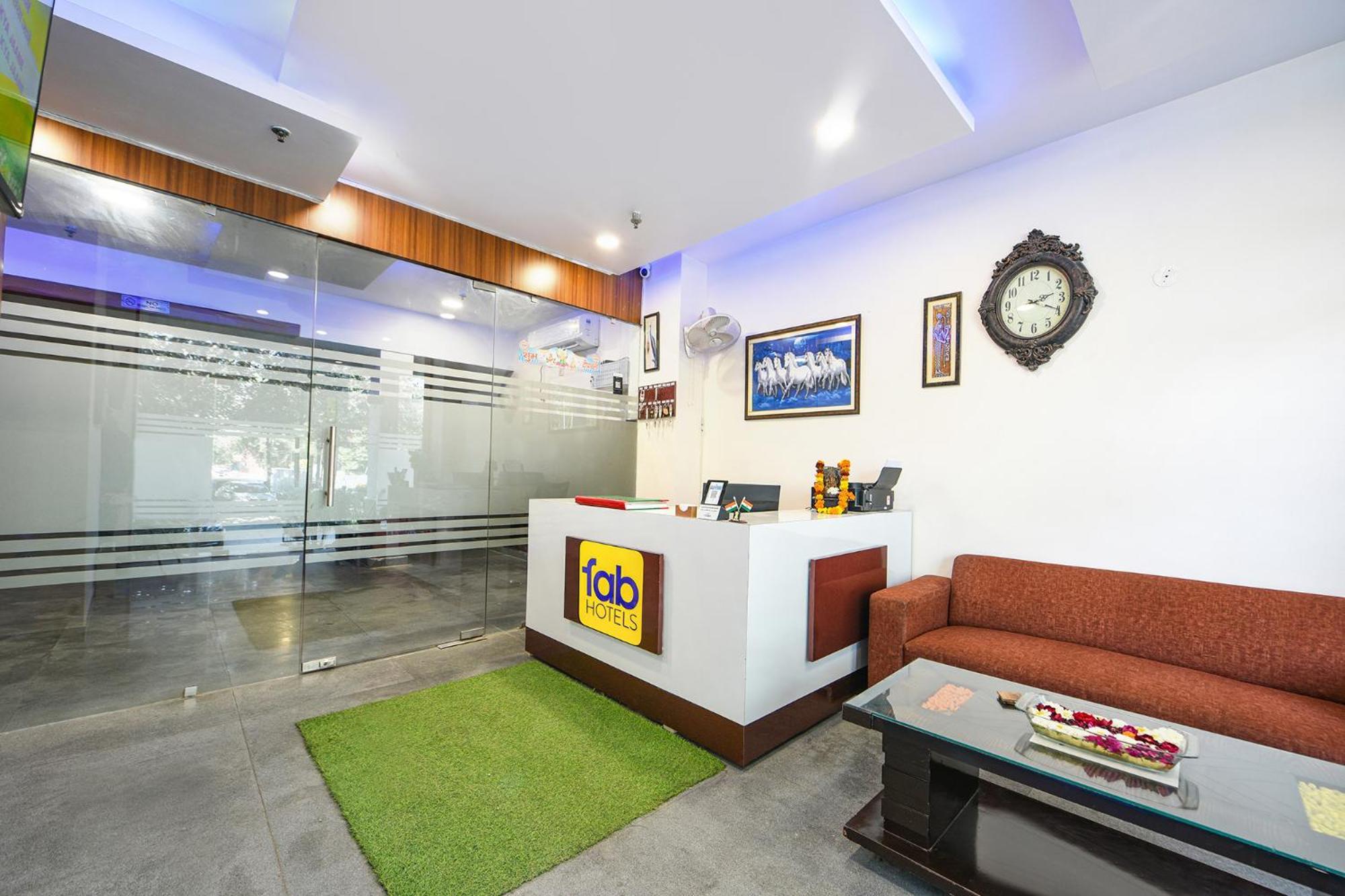 Hotel Gracious Ґурґаон Екстер'єр фото