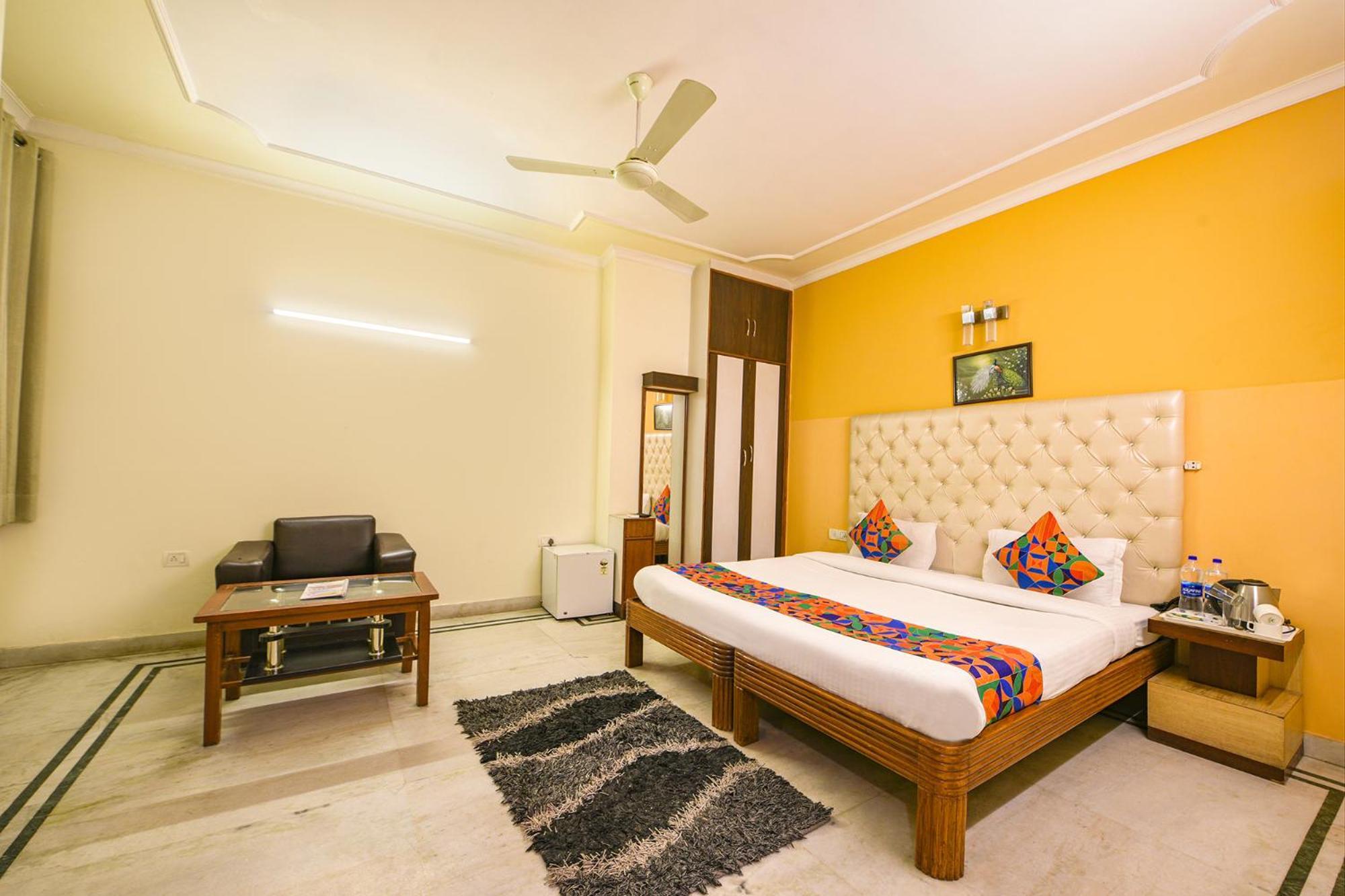 Hotel Gracious Ґурґаон Екстер'єр фото