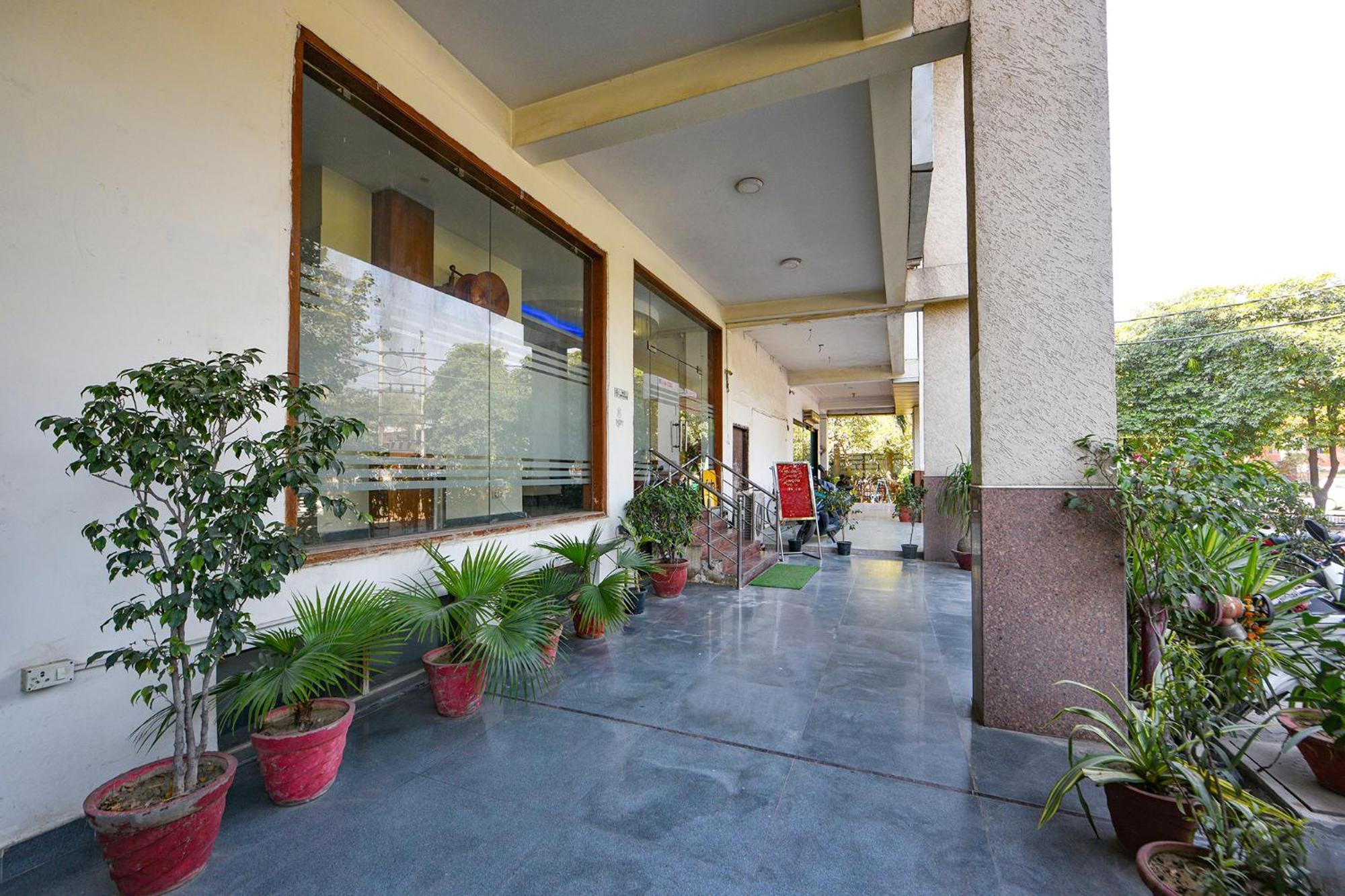 Hotel Gracious Ґурґаон Екстер'єр фото