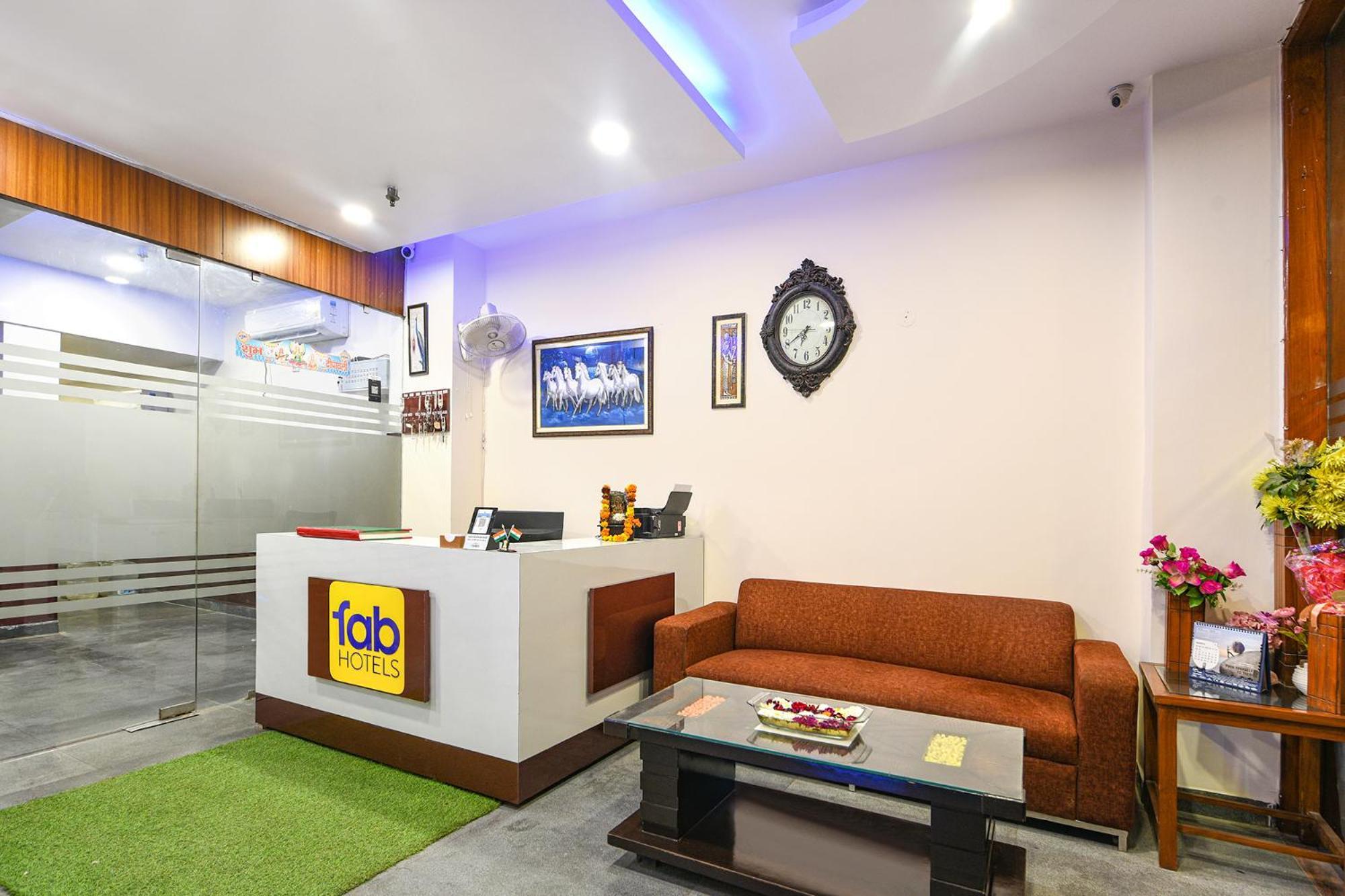 Hotel Gracious Ґурґаон Екстер'єр фото