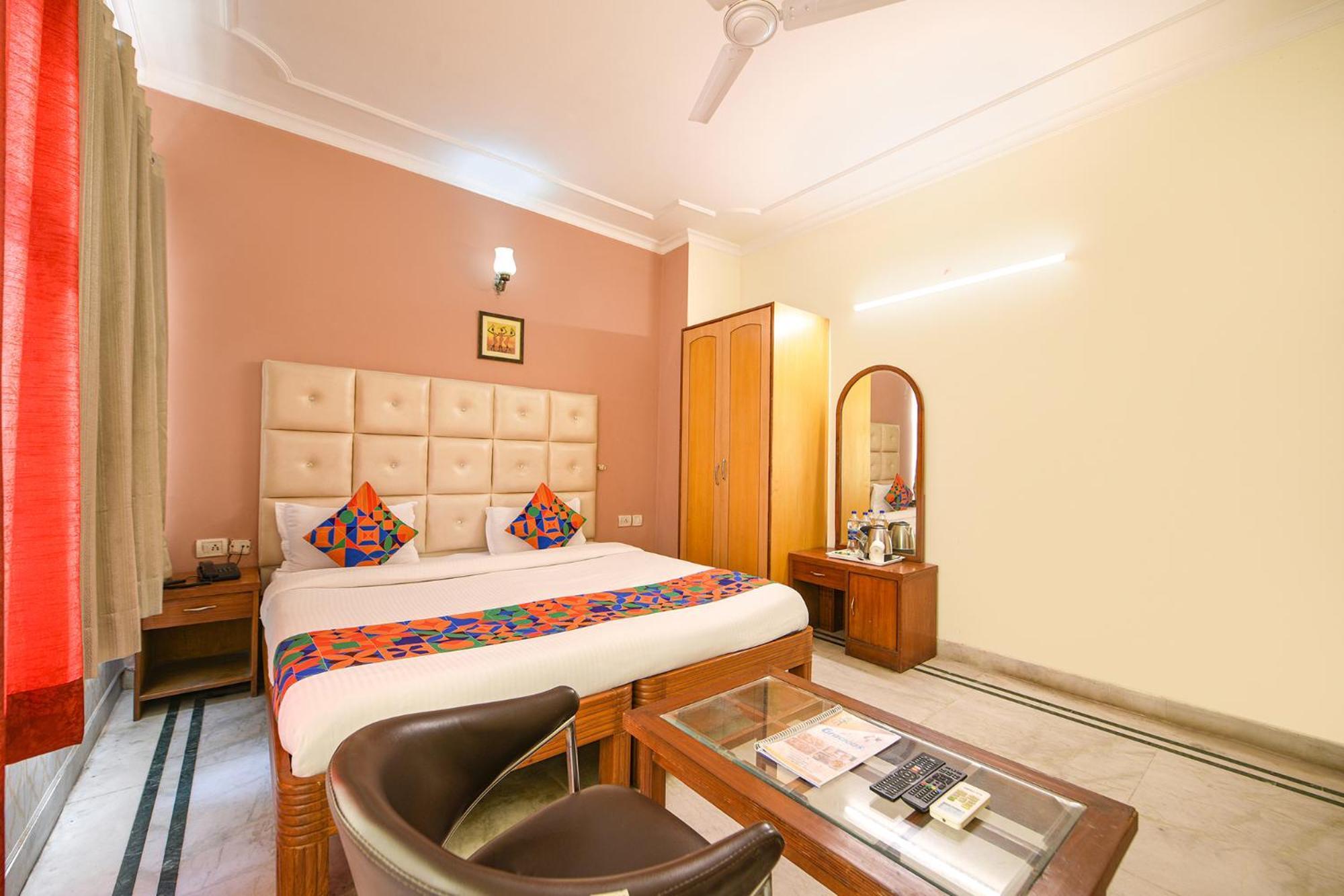 Hotel Gracious Ґурґаон Екстер'єр фото